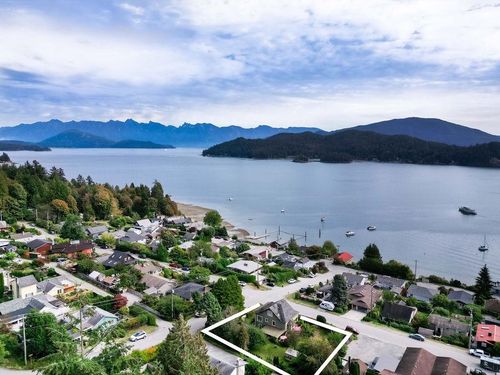 589 Seaview Rd, Gibsons, BC, V0N1V9 | Card Image
