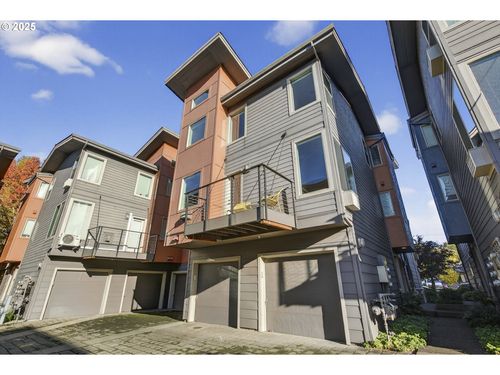 8083 N Leavitt Ave, Portland, OR, 97203-3722 | Card Image