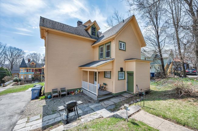275 Prospect St, Home with 6 bedrooms, 3 bathrooms and 6 parking in Willimantic CT | Image 5