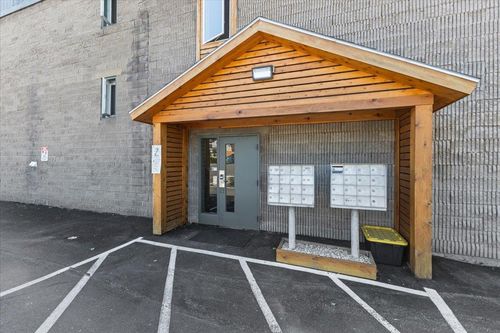 833 Queen City Park Rd, South Burlington, VT, 05403-6950 | Card Image