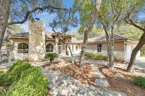 34 Wood Glen Dr, Wimberley, TX, 78676-2311 | Card Image