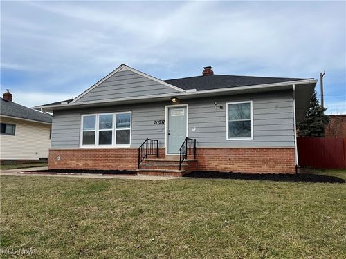 20737 Bowling Green Rd, Maple Heights, OH, 44137-3103 | Card Image