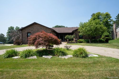 311 Fordcroft Dr, Rochester Hills, MI, 48309-1146 | Card Image