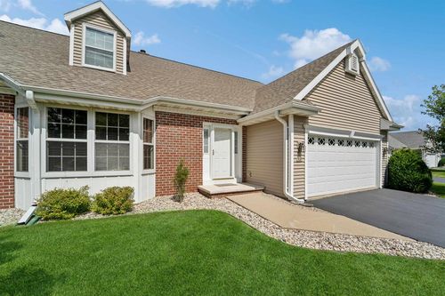 2505 Village Lane, OSHKOSH, WI, 54904 | Card Image