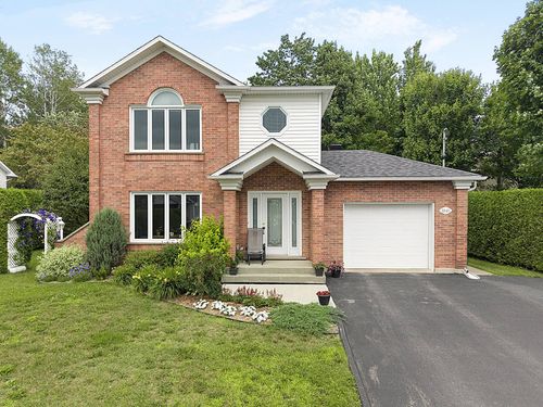 3343 Rue Marika, House with 4 bedrooms, 2 bathrooms and null parking in Sherbrooke QC | Card Image