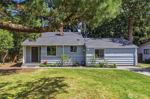 18024 Corliss Avenue N, Shoreline, WA, 98133 | Card Image