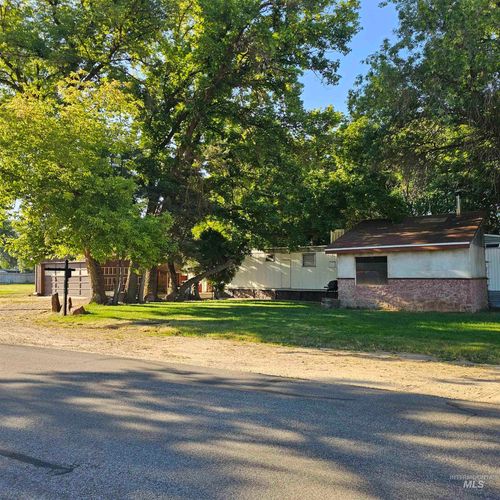 2141 E Syringa St, Eagle, ID, 83616-6117 | Card Image