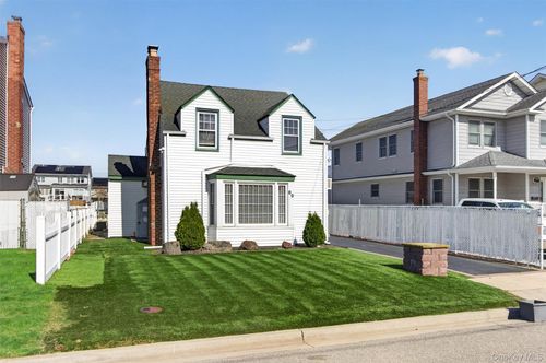 69 Forest Ave, Massapequa, NY, 11758-7806 | Card Image
