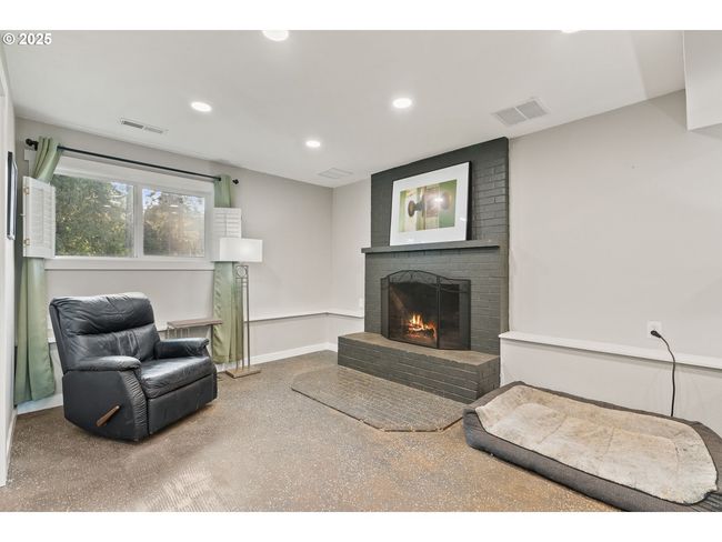 22400 S Evergreen Dr, House other with 5 bedrooms, 3 bathrooms and 2 parking in Beavercreek OR | Image 25