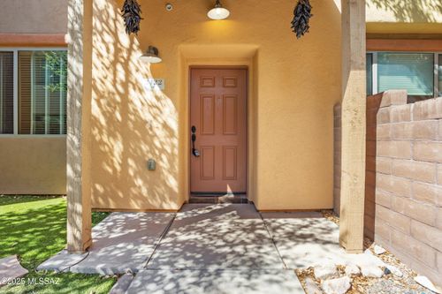 2422 E Blue Diamond Dr, Tucson, AZ, 85718-6691 | Card Image