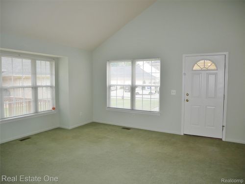 5499 Seabreeze Ln, Sterling Heights, MI, 48310-7452 | Card Image