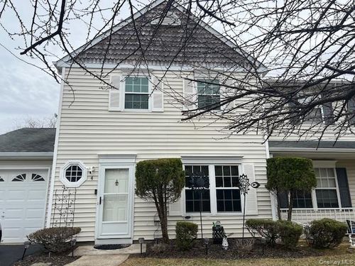 4 Fox Path, Coram, NY, 11727-2136 | Card Image