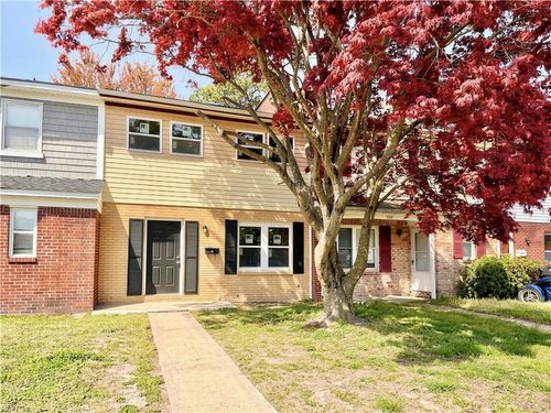 1016 Castle Ct, Chesapeake, VA, 23323-2717 | Card Image