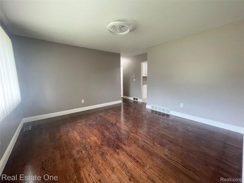 30906 Dover St, Garden City, MI, 48135-2002 | Card Image
