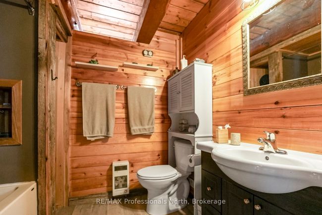 1015 Calbrett Rd, House other with 1 bedrooms, 1 bathrooms and 5 parking in Haliburton ON | Image 16