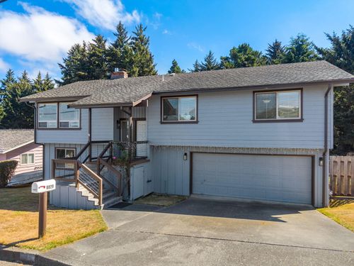 6829 Bret Harte Ln, Eureka, CA, 95503-7074 | Card Image