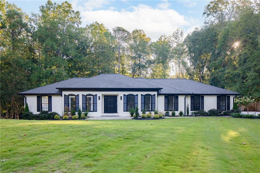 Oak Leaf Cir, Roswell, GA 30075