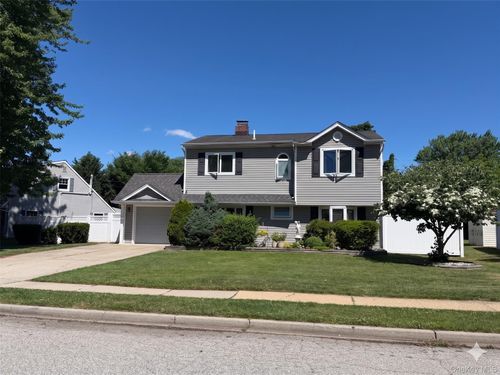 15 Elbow Ln, Levittown, NY, 11756-5501 | Card Image