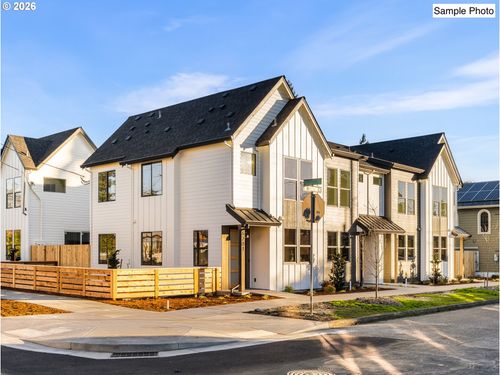 2890 Ne 61st Ave, Portland, OR, 97213-3924 | Card Image