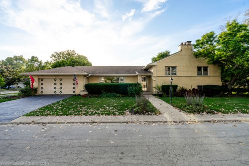 6400 N Knox Ave, Lincolnwood, IL, 60712-3421 | Card Image