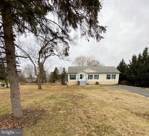 4 Center Ave, TRAPPE, PA, 19426-2047 | Card Image