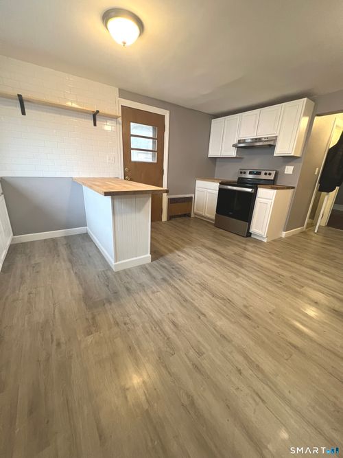 24 Saint Johns Street, Middletown, CT, 06457 | Card Image