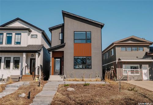 803B 2nd St E, Saskatoon, SK, S7H1P8 | Card Image