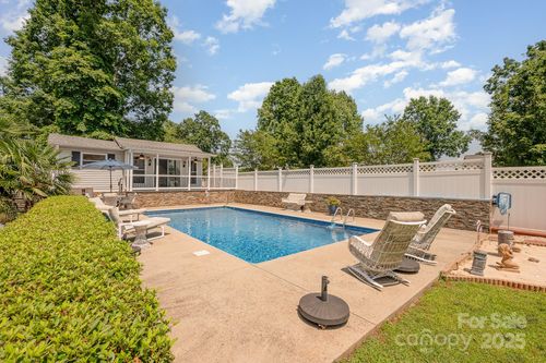 130 Greenwich Dr, Statesville, NC, 28677-1624 | Card Image