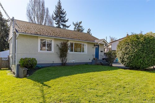 2951 Cedar Hill Rd, Victoria, BC, V8T3H8 | Card Image