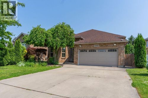 1544 Imperial Cres, Windsor, ON, N9G2T8 | Card Image