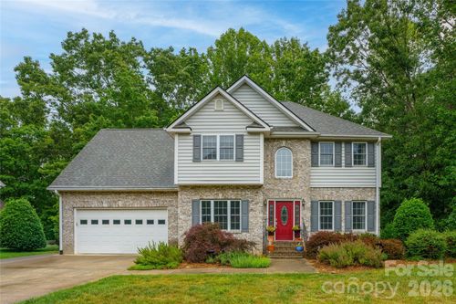 100 Welwyn Ln, Asheville, NC, 28805-9220 | Card Image