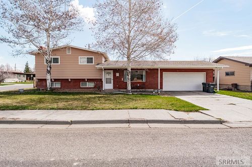 396 Redwood Dr, Idaho Falls, ID, 83401-2948 | Card Image