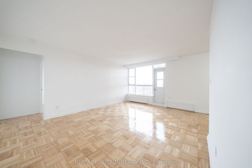 502-165 Cosburn Ave, East York, ON, M4J2L3 | Card Image