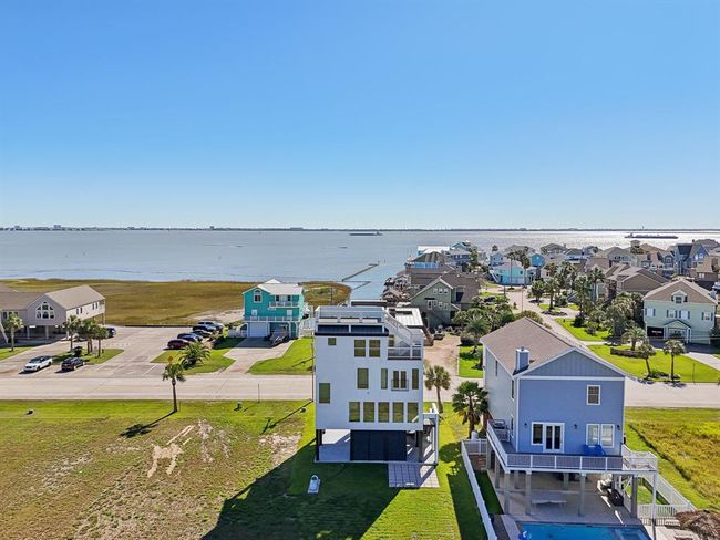 830 Tiki Dr, House other with 3 bedrooms, 3 bathrooms and 1 parking in Tiki Island TX | Image 29