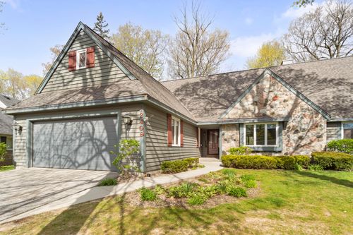12409 N Golf Dr, Mequon, WI, 53092-2462 | Card Image