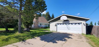 9718 100 St, House detached with 4 bedrooms, 2 bathrooms and 4 parking in Plamondon AB | Image 2