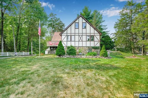 42 Upper Mountain Ave, Montville, NJ, 07045-9426 | Card Image