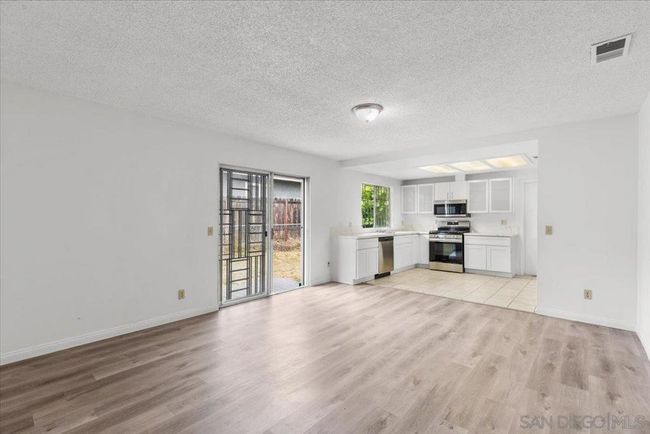 9616 Apple St, House other with 3 bedrooms, 2 bathrooms and 4 parking in Spring Valley CA | Image 6