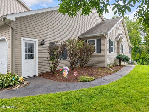 40 Brook St, Rensselaer, NY, 12144-4254 | Card Image