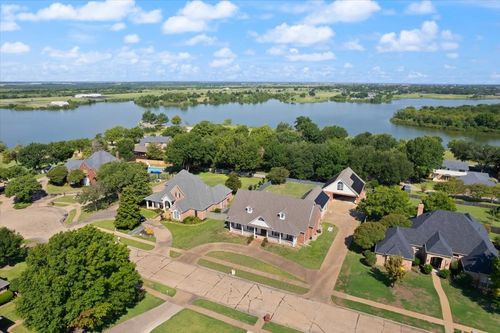 2100 Lakeridge Cir, Ennis, TX, 75119-8026 | Card Image
