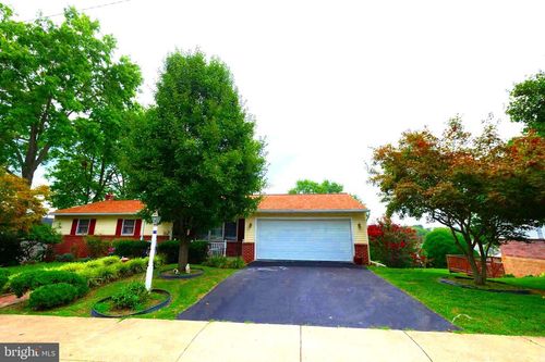 110 Hemlock Rd, EPHRATA, PA, 17522-2110 | Card Image