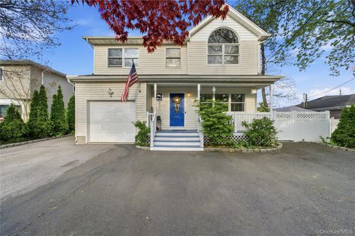 695 Higbie Ln, West Islip, NY, 11795-1604 | Card Image