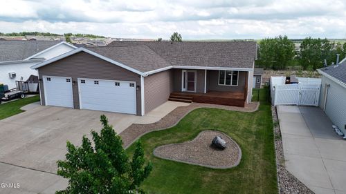 3307 Frost Ln, Bismarck, ND, 58503-5862 | Card Image
