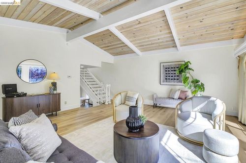 6635 Banning Dr, Oakland, CA, 94611-1501 | Card Image