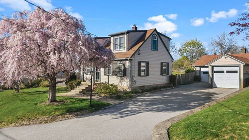 18 Sprague Ct, Portsmouth, RI, 02871-2717 | Card Image