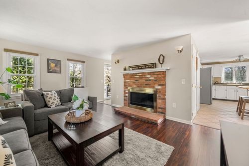33 Billington Sea Rd, Plymouth, MA, 02360-3528 | Card Image