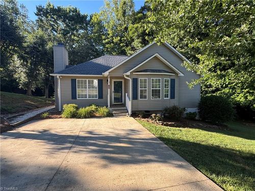 105 Conifer Ct, King, NC, 27021-8402 | Card Image