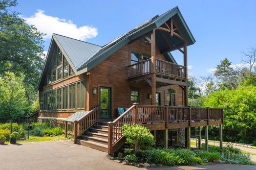 5840 Christmas Lake Rd, Shorewood, MN, 55331-3305 | Card Image