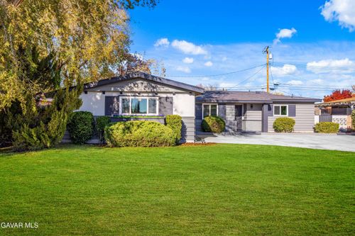 665 W Avenue J12, Lancaster, CA, 93534-4932 | Card Image