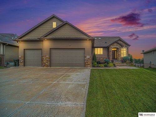 9656 White Pine Rd, Lincoln, NE, 68505-2849 | Card Image